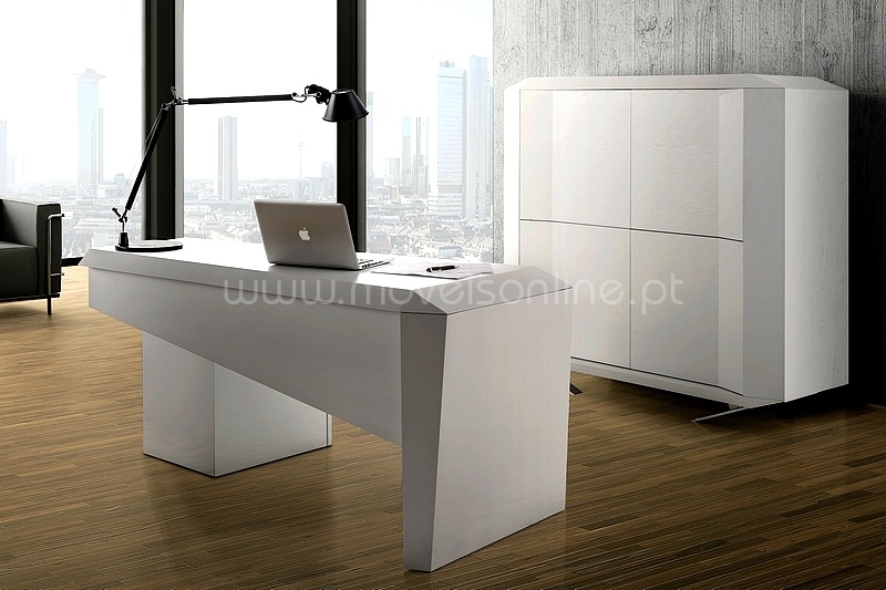Faça o seu escritório mais moderno e funcional com a linha de mobiliário DIAA. Equipado com design ergonômico e soluções inteligentes, transforme o seu espaço de trabalho em um local prático e confort