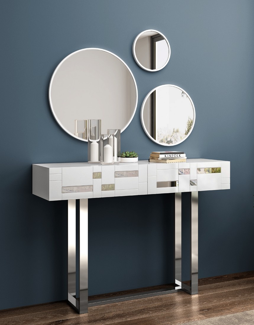 Esteja pronta para se sentir incrível com a consola com espelho Miroir. Uma peça elegante e moderna, que dá um toque especial ao seu ambiente.